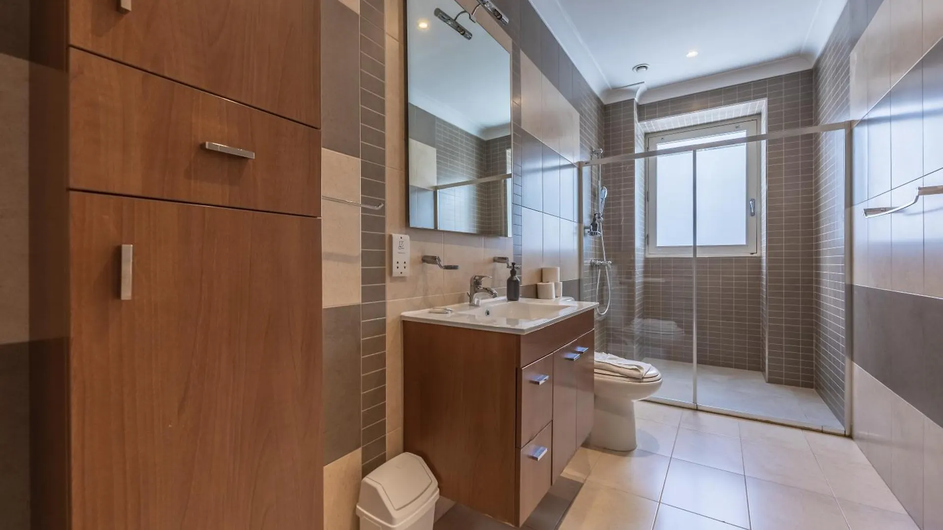 Hard To Come By - Modern & Huge House In Sliema Holiday home