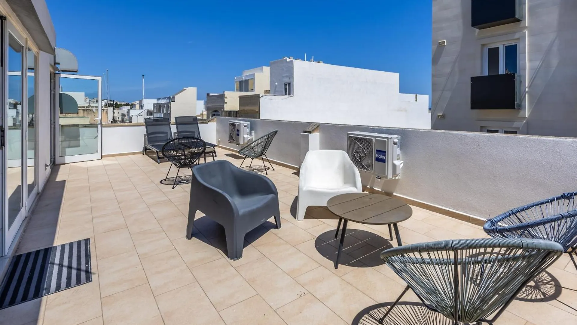 Hard To Come By - Modern & Huge House In Sliema Holiday home