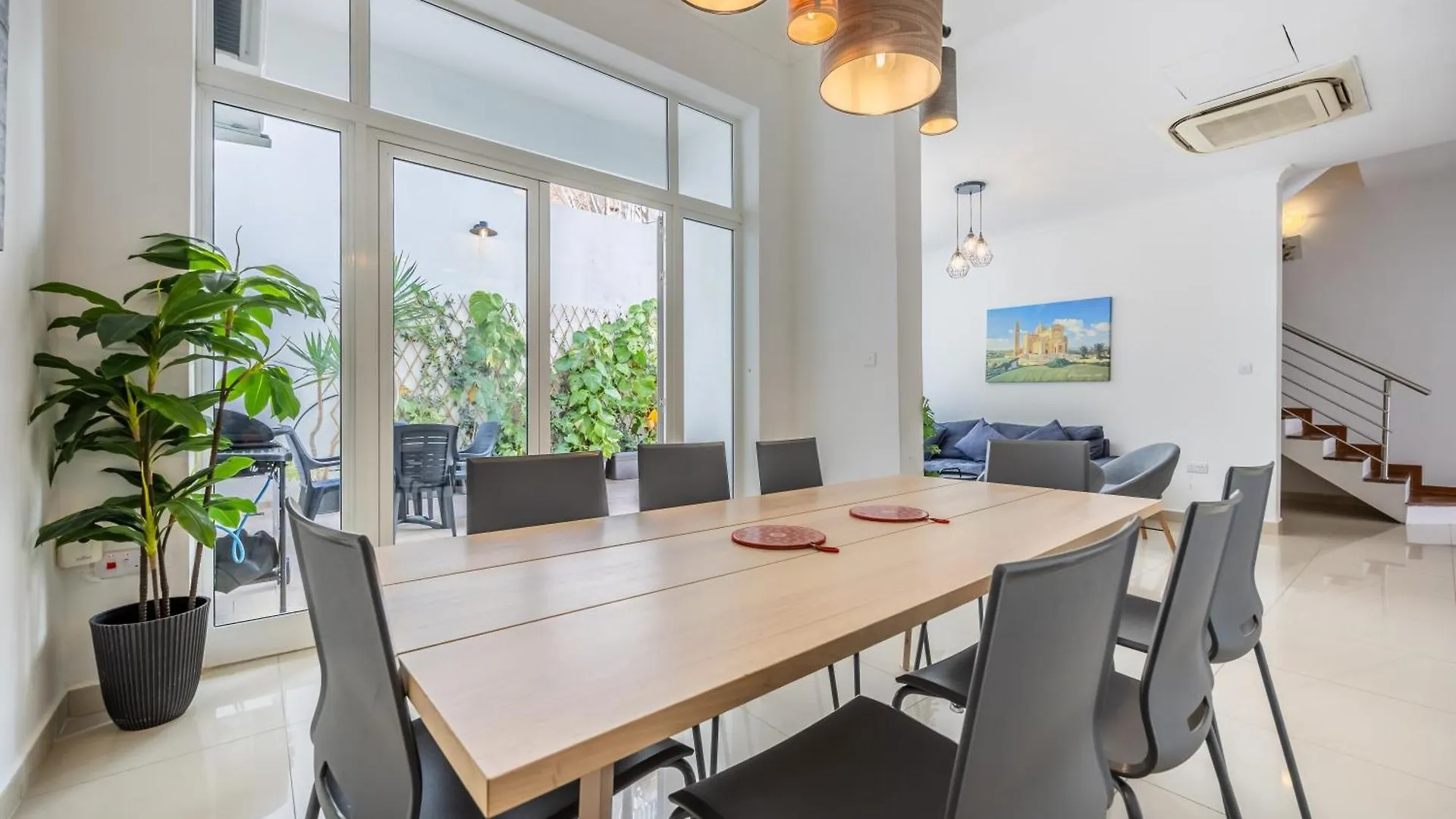 Hard To Come By - Modern & Huge House In Sliema Holiday home